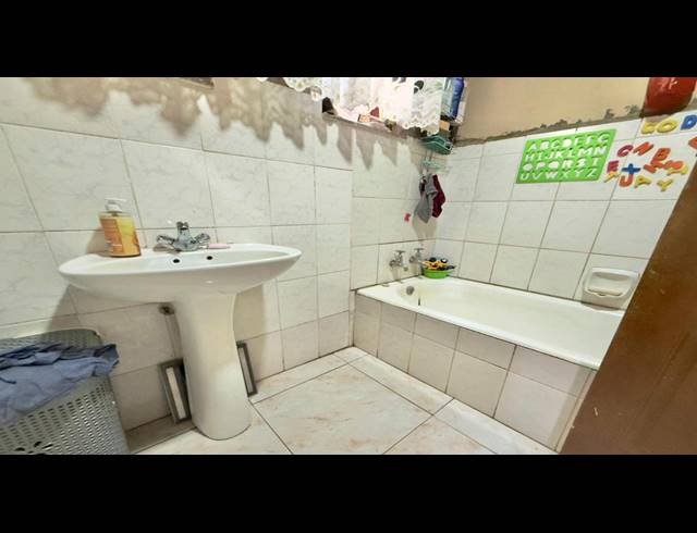 3 BEDROOM FREEHOLD FOR SALE IN MINNEBRON
